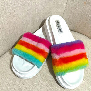 Steve Madden Rainbow Faux Fur Sophlyn Furby Platform Sandals Size 7
